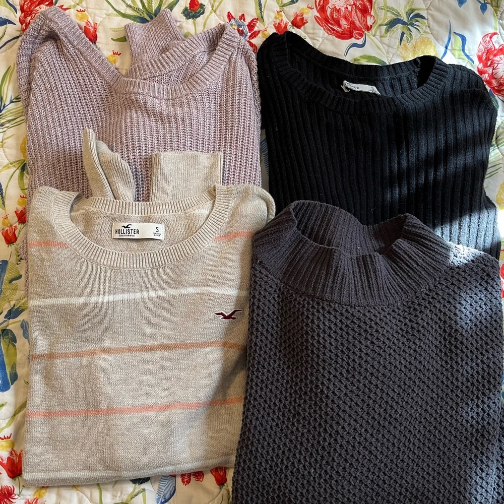 Lot of 4 Hollister sweaters XS/S Woman’s